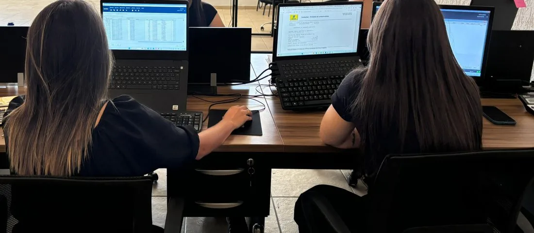 Equipe Átrio trabalhando no acompanhamento analítico dos supermercados