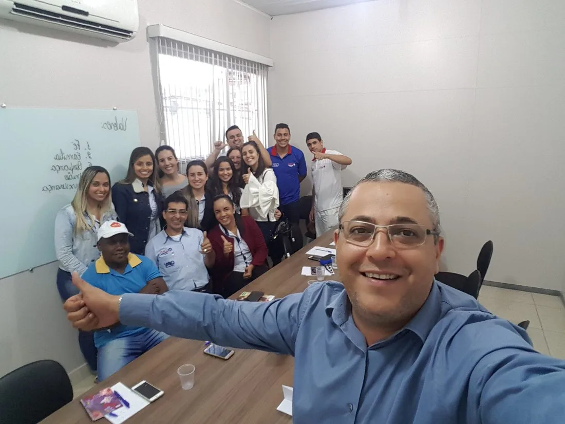 Fernando Silva ensinando gestão de supermercado na plataforma Átrio EAD