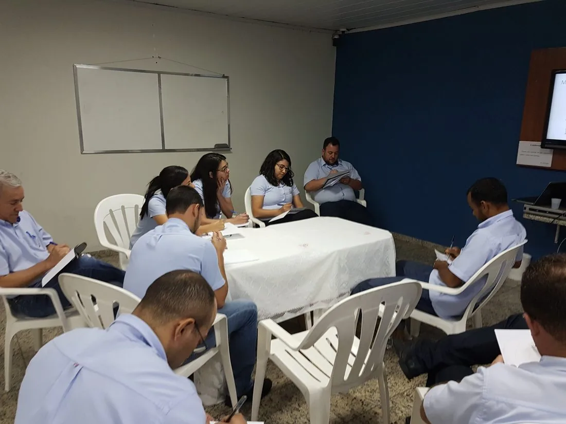 Fernando Silva em sessão de planejamento estratégico para supermercados